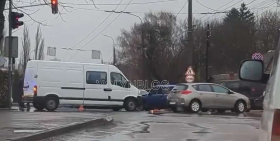 У Луцьку – аварія на перехресті (фото, відео)