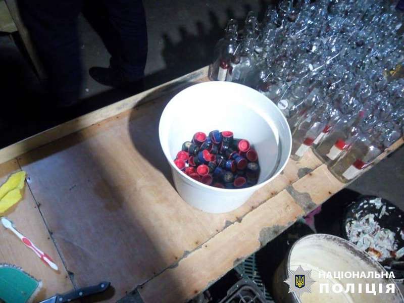 У Луцьку накрили цех, де підробляли алкоголь (фото)