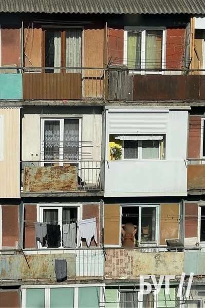У Нововолинську балконний нудист «дістав» сусідів (фото)