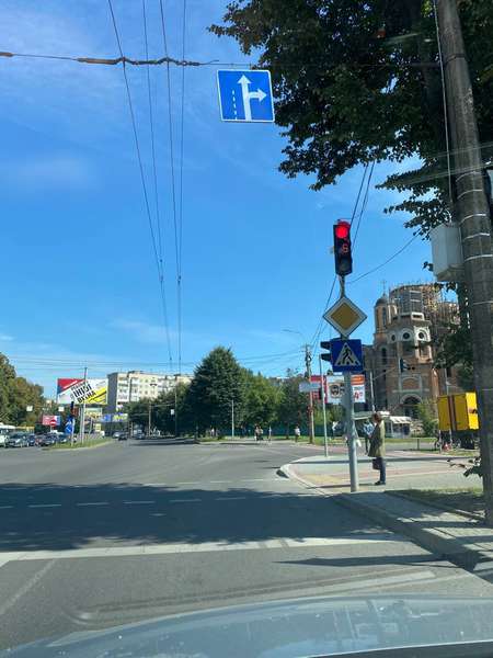 У Луцьку на проспекті Соборності нові дорожні знаки (фото)