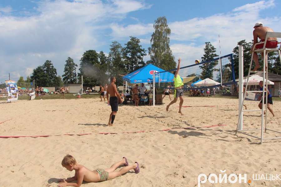 Стартував турнір з пляжного волейболу 