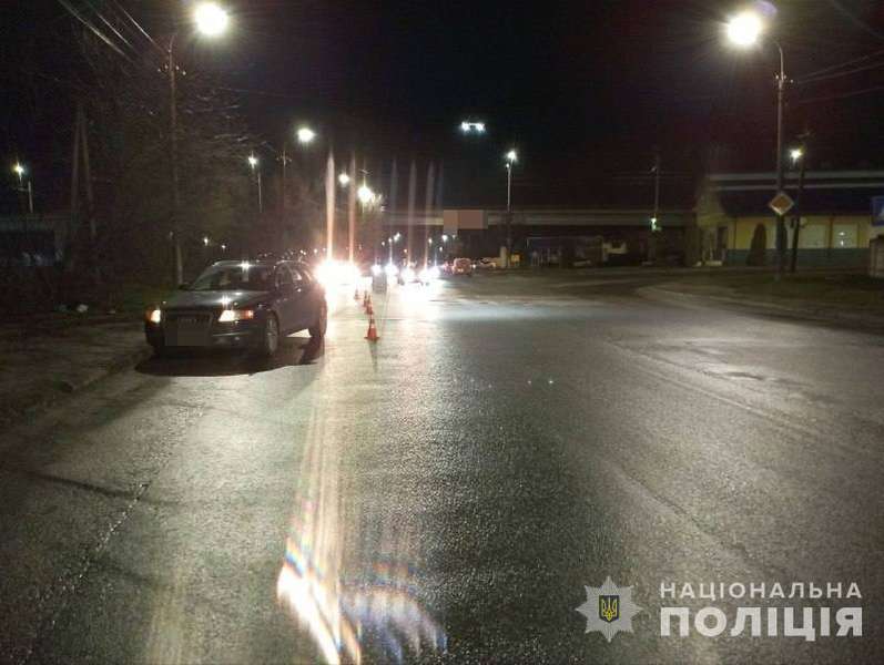 У Луцьку на переході Audi збила пішохода – він у реанімації (фото)
