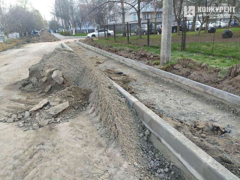 У Луцьку на вулиці Кравчука ремонтують заїзд (фото)