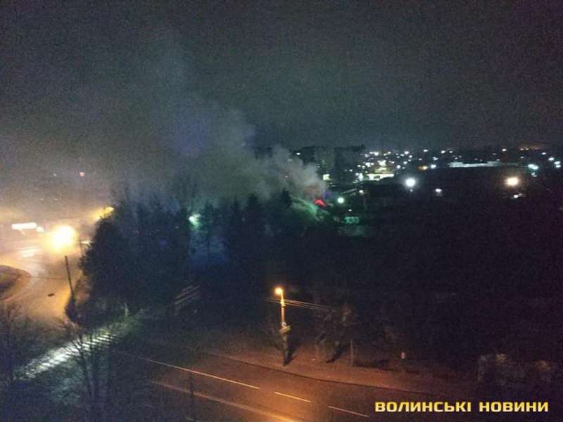 У Луцьку вночі горів сервісний центр МВС (фото, відео)