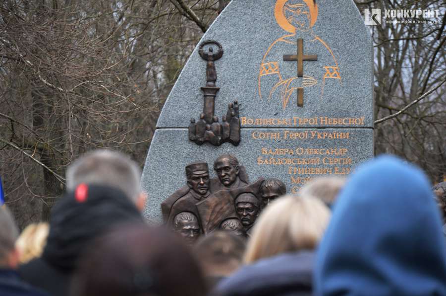 Луцьк сумує: місто вшановує пам’ять Героїв (фото, відео)