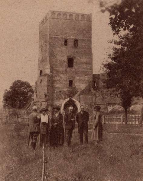 Який мав вигляд Луцький замок 100 років тому (фото)