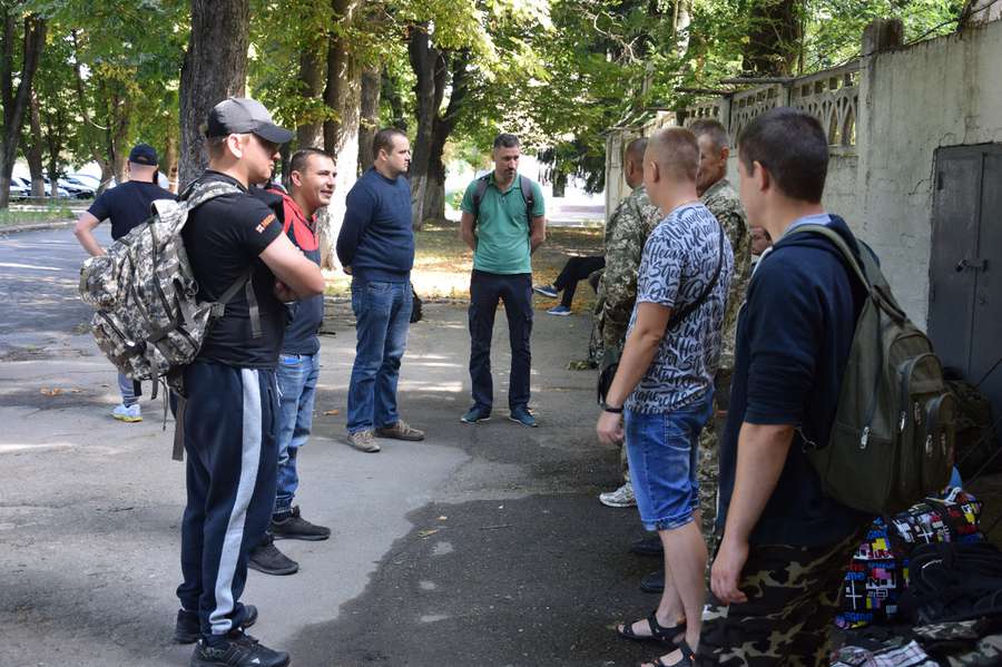Волинських резервістів відправили на збори до Черкащини (фото)