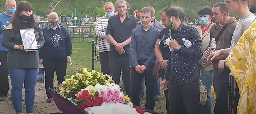 Похорон зарізаної на Харківщині дівчинки: повідомили нові подробиці про вбивство