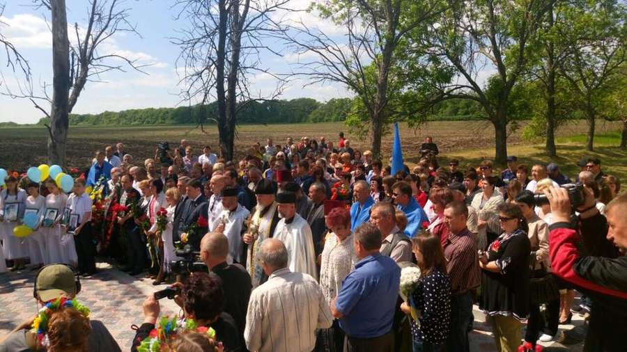 Мер Луцька на Сході України вшанував пам'ять бійців-волинян 