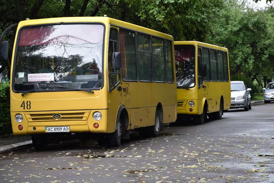 Що буде з лізинговими автобусами, які роками стоять на ЛПЕ (фото) 