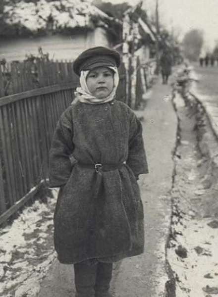 У що вдягали дітей на Волині понад 100 років тому (фото)