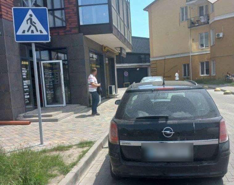 У Луцьку покарали водіїв, які заважають пішоходам (фото)