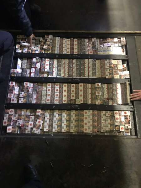 На Волині на посту Ягодин вилучили з «порожньої» фури цигарок на півмільйона (фото)