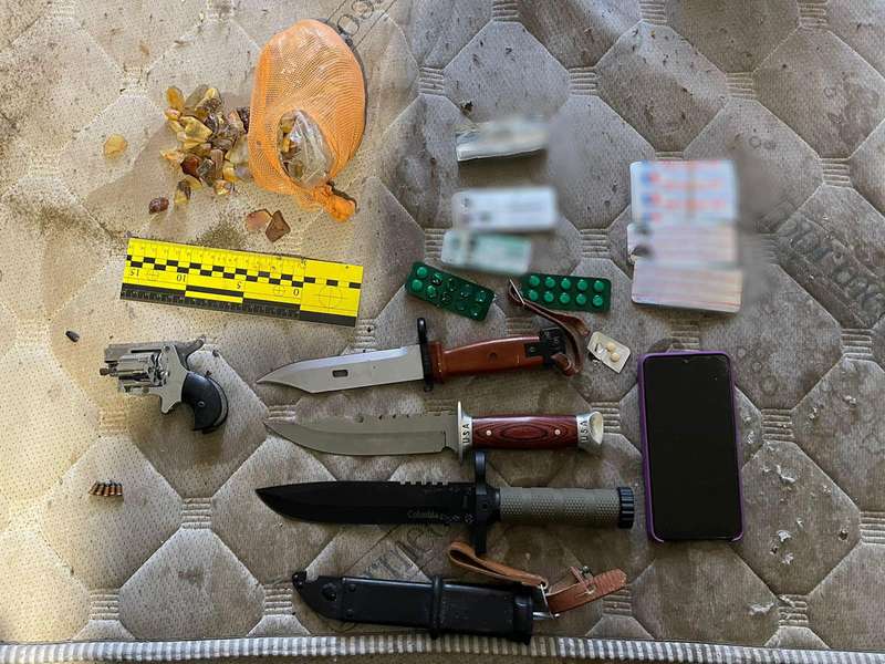 Продавав наркотики та зберігав зброю: на Волині затримали 42-річного злочинця (фото)
