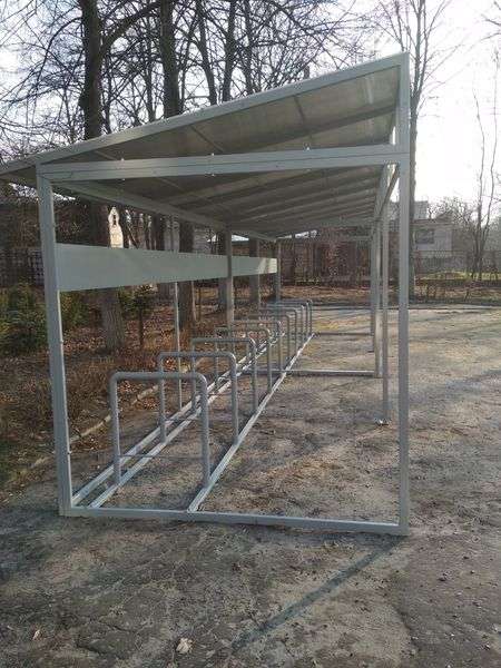 У Ківерцях біля ліцею облаштували криту велопарковку на 40 місць (фото)