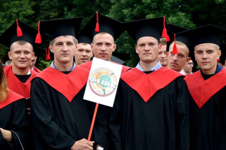 Випускникам-бакалаврам ЛНТУ почесно вручили дипломи (фото)