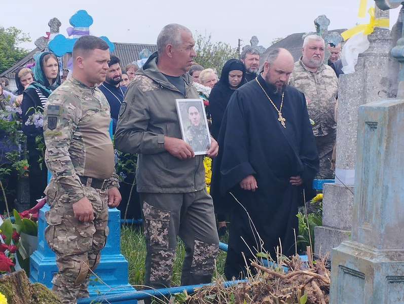 У Шацькій громаді поховали Героя Владислава Наумича (фото)