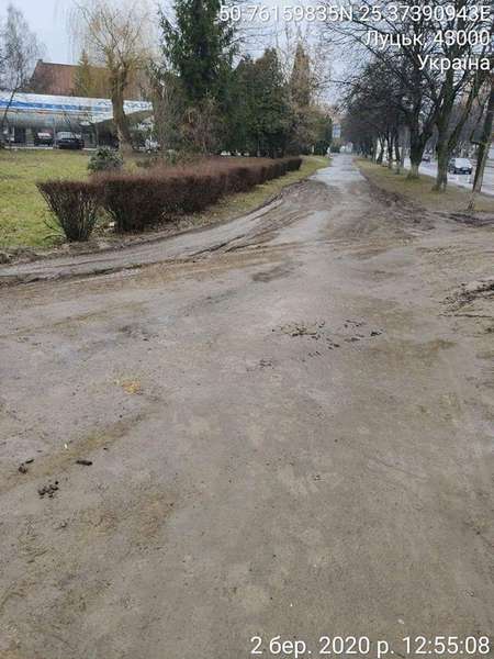 У Луцьку на проспекті Молоді будівельники нанесли багнюки на дорогу (фото)