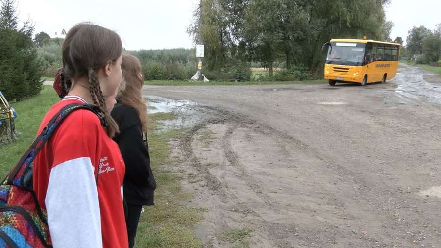 На Волині три громади отримали шкільні автобуси (фото, відео)