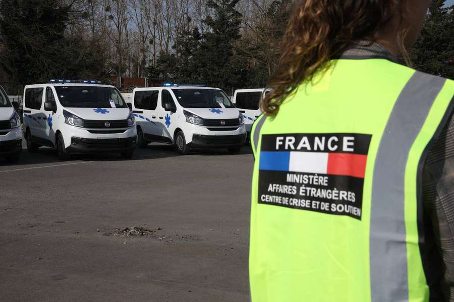 Франція передала Україні 11 пожежних авто та 16 «швидких» (фото)