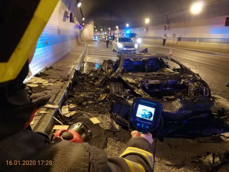 200 000 євро – на попіл: Lamborghini спалахнув під час руху (фото)