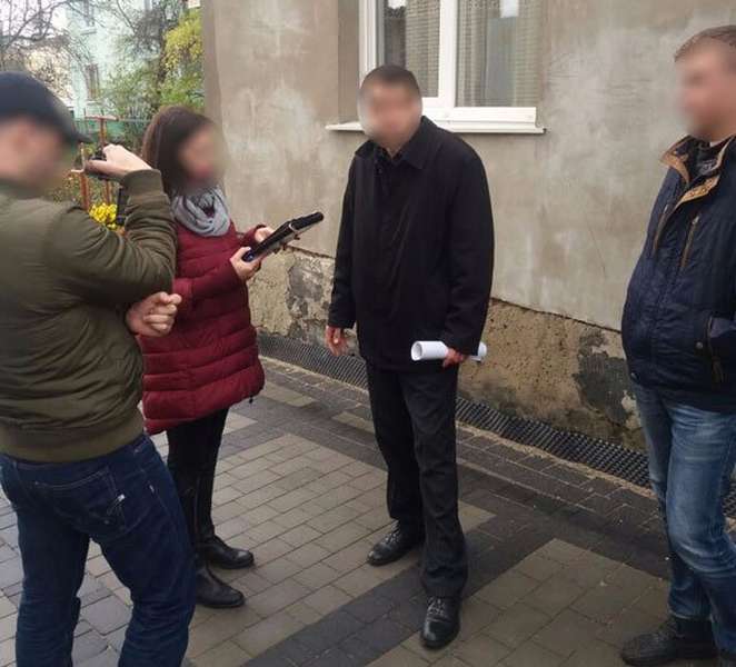 Екс-депутат Волиньради за хабар обіцяв допомогти з МАФами (фото) 