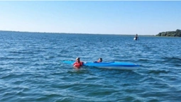 Перекинулися на байдарці: на Світязі з води дістали двох чоловіків (фото)