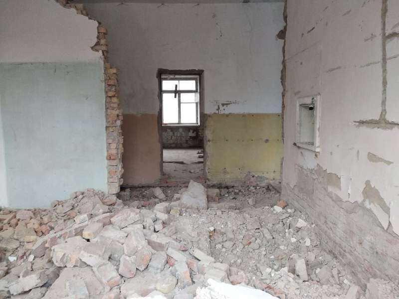 У Нововолинську на чоловіка обвалилася стіна будинку (фото)