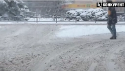 На дорогах – суцільна «каша»: Луцьк виявився не готовим до зими (відео)
