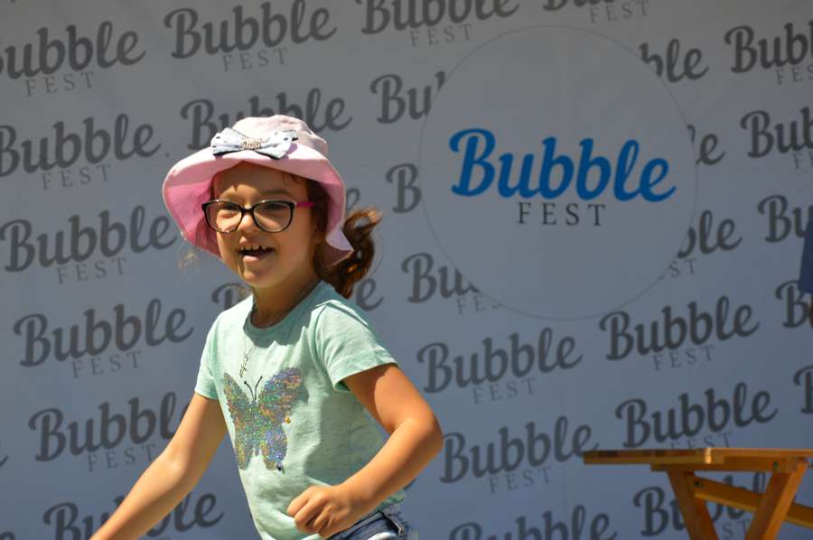 У Луцьку стартував фестиваль бульбашок «Bubble FEST» (фото, оновлено)