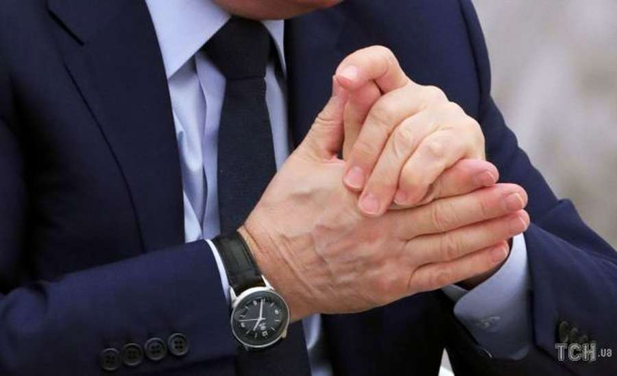 Манікюр путіна: який вигляд мають ідеальні нігті кремлівського диктатора (фото)
