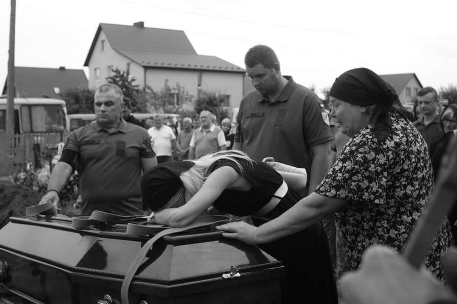 Луцька громада попрощалась з загиблим Героєм Миколою Близнюком (фото)