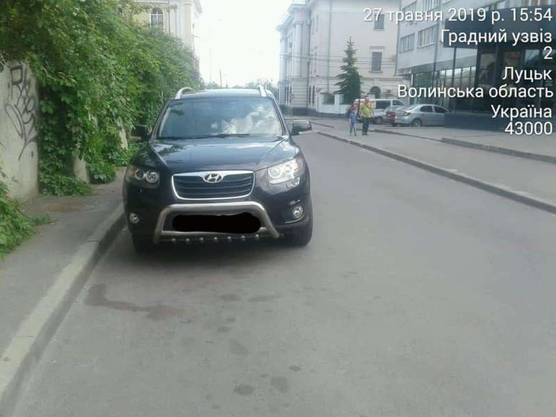 Інспектори з паркування спіймали в Луцьку тисячного порушника (фото)