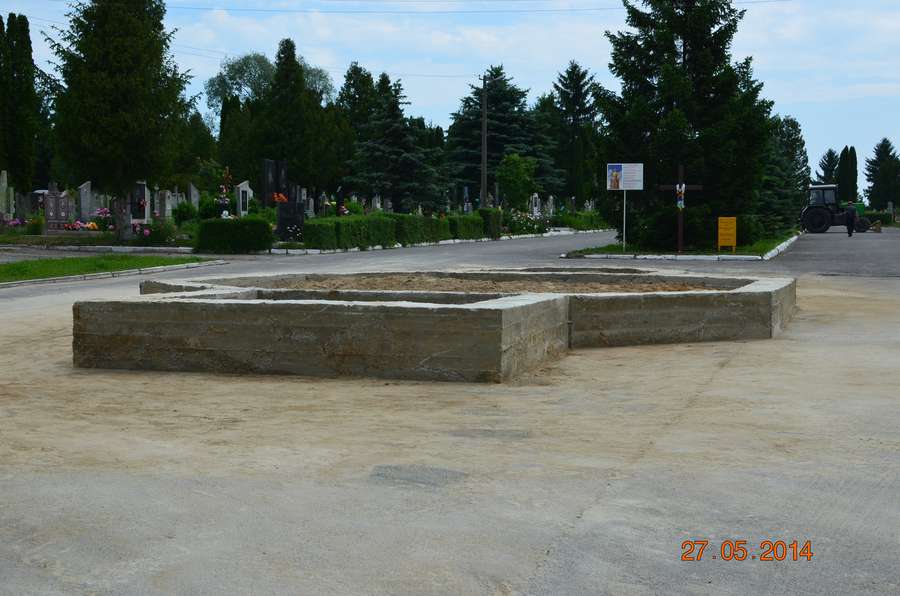 Храм для всіх: історія будівництва церкви на кладовищі в Гаразджі (фото)