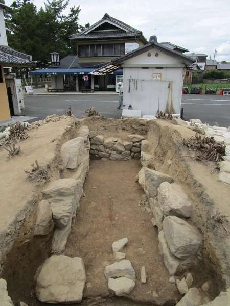 Під автостоянкою виявили гробницю елітного воїна віком понад 1400 років (фото)