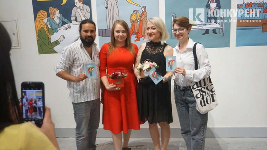 «Зробимо Лесю великою знову»: у Луцьку презентували художню виставку (фото, відео)