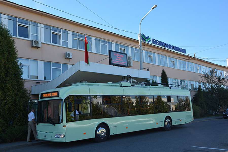 У битві за поставку тролейбусів у Хмельницький таки перемогла фірма Мартиняка?