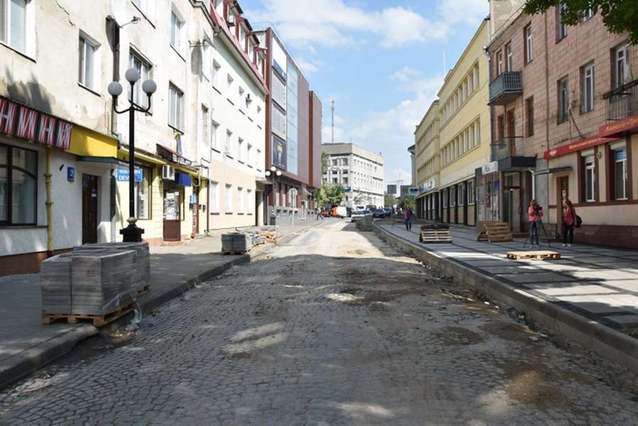 У Луцьку ремонтують центр міста (фото)
