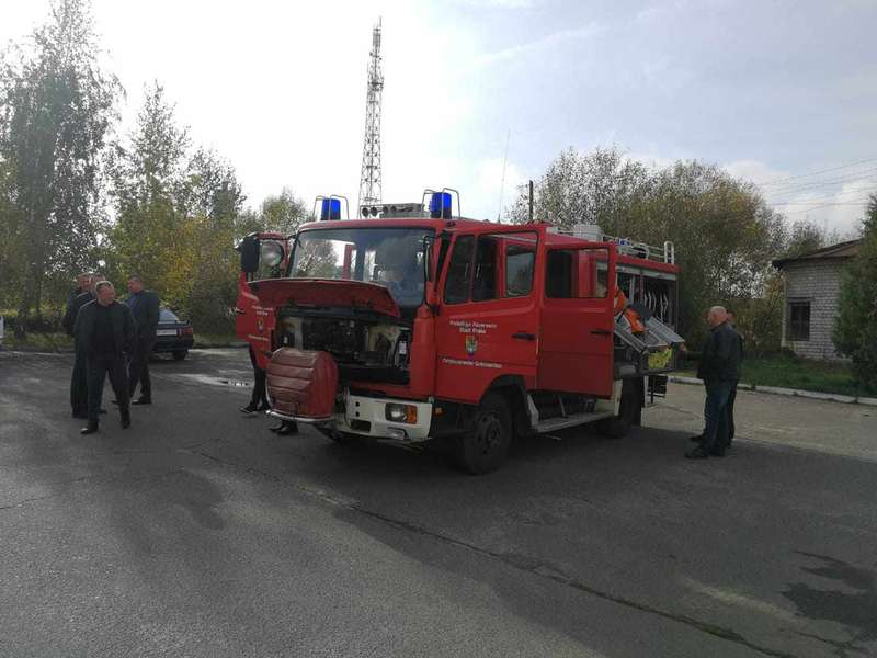 Шацькій громаді передали пожежну машину з Німеччини (фото)
