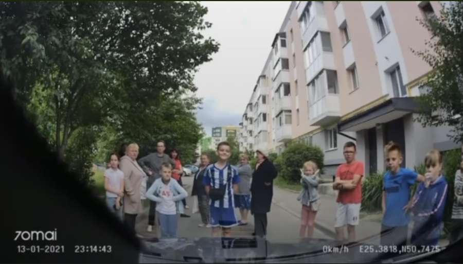 Проблеми доїзду: у Луцьку – конфлікт між мешканцями сусідніх будинків (фото)