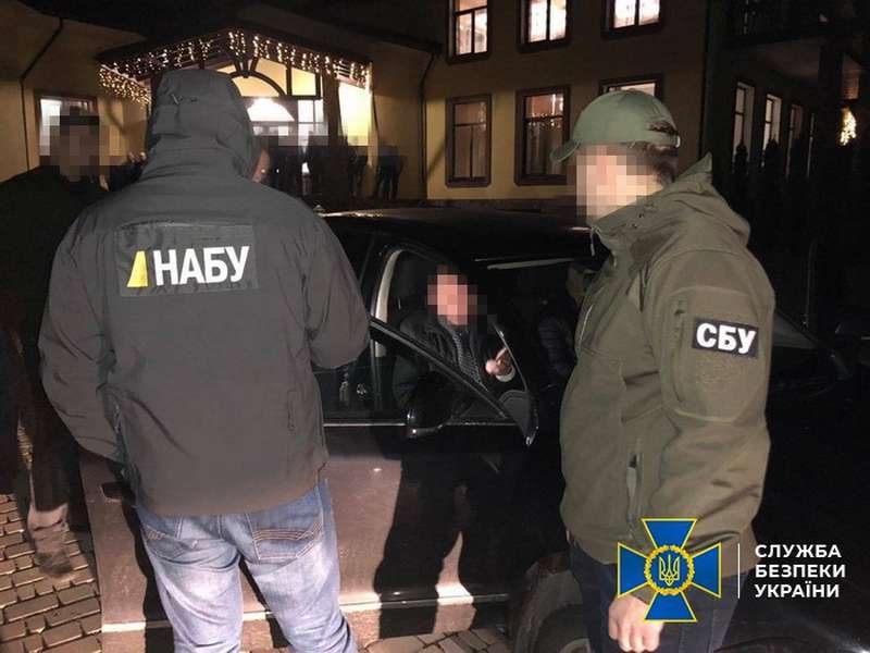 Волинська СБУ затримала на хабарі керівника міжрегіонального управління Мін’юсту