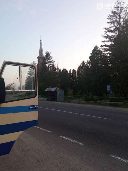 Пасажирів довозили попутки: біля Радехова зламався автобус «Ужгород – Луцьк» (фото)