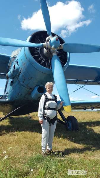 72-річна волинянка стрибнула з парашутом і побила всеукраїнський рекорд (фото)