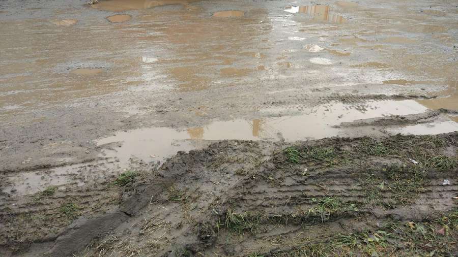 Лучани нарікають на невдалий минулорічний ремонт дороги (фото)