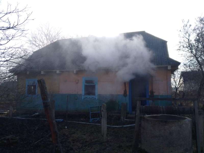 Коротке замикання: в селі на Ковельщині загорівся будинок (фото)