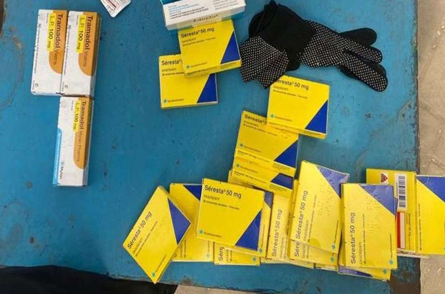 «Tramadol» і психотропи: в «Ягодині» у водія вантажівки знайшли заборонені таблетки (фото)