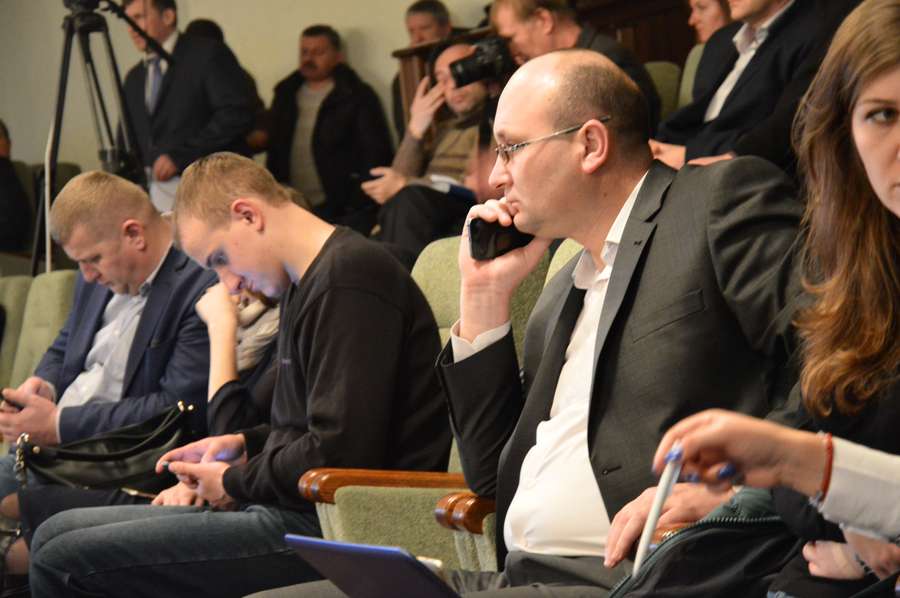 Голова Любешівської ОТГ Олег Кух на сесії тепер в якості спостерігача...