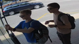 У Луцьку муніципали шукають молодиків, які приліпили листівку на «розумну» зупинку (відео)