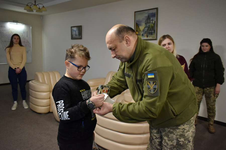 У Луцьку рідним загиблого на війні Героя вручили його орден (фото)
