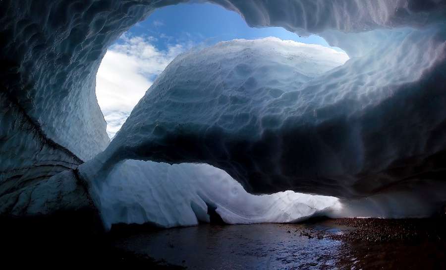 Льодові печери льодовика Ейяфлядляйокюль. Ісландія. 